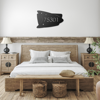 Boomerang_Address_Sign__Atomic_Mid-Cent_Black_Farmhouse_Bedroom_Mockup.png